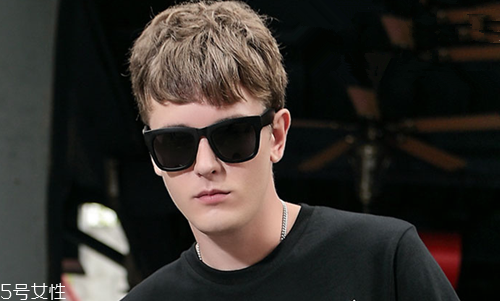 男生染什么顏色好看又低調(diào) 2022最流行發(fā)型顏色男生 男生染什么顏色好看又低調(diào) 2022最流行發(fā)型顏色男生