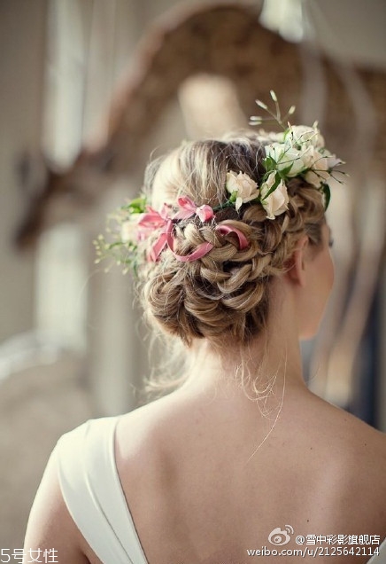 2018新娘發(fā)型新款式圖片及詳細步驟 浪漫的新娘發(fā)型