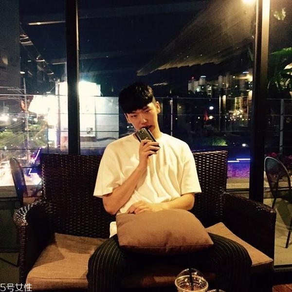 單眼皮男生適合什么發(fā)型 單眼皮男生也可以很帥 單眼皮男生適合什么發(fā)型 單眼皮男生也可以很帥