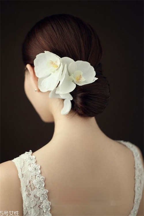 新娘發(fā)型可以可以留劉海嗎 洋氣的新娘發(fā)型 新娘發(fā)型可以可以留劉海嗎 洋氣的新娘發(fā)型