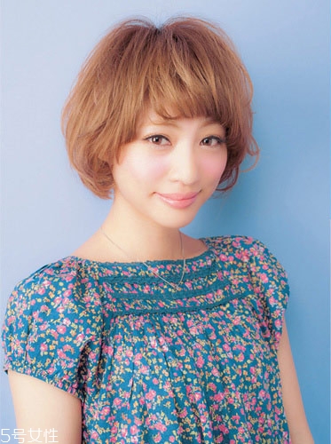 頭發(fā)多的女生適合什么短發(fā) 頭發(fā)多適合發(fā)型 頭發(fā)多的女生適合什么短發(fā) 頭發(fā)多適合發(fā)型