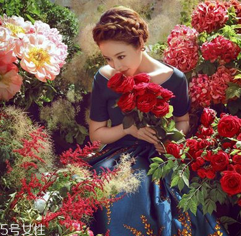 2018新娘發(fā)型新款式圖片及詳細步驟 浪漫的新娘發(fā)型