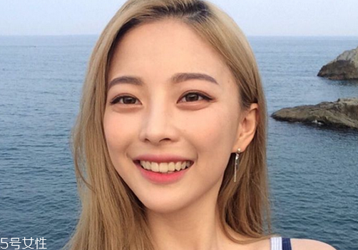 2018韓國流行發(fā)色 2018年熱門頭發(fā)顏色推薦 2018韓國流行發(fā)色 2018年熱門頭發(fā)顏色推薦