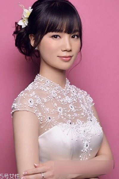 新娘發(fā)型可以可以留劉海嗎 洋氣的新娘發(fā)型 新娘發(fā)型可以可以留劉海嗎 洋氣的新娘發(fā)型