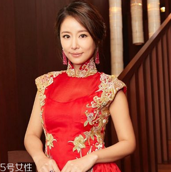 2018新娘發(fā)型新款式圖片及詳細步驟 浪漫的新娘發(fā)型