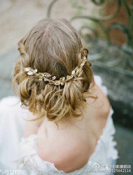 2018新娘發(fā)型新款式圖片及詳細步驟 浪漫的新娘發(fā)型