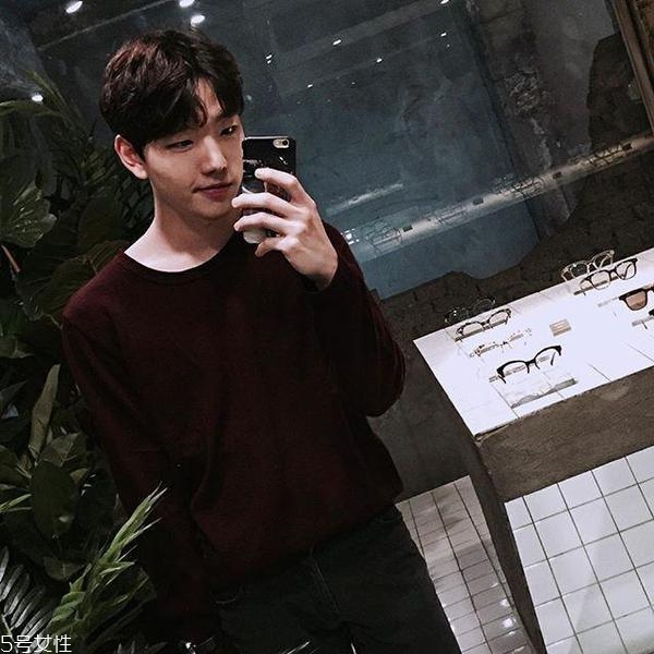 單眼皮男生適合什么發(fā)型 單眼皮男生也可以很帥 單眼皮男生適合什么發(fā)型 單眼皮男生也可以很帥