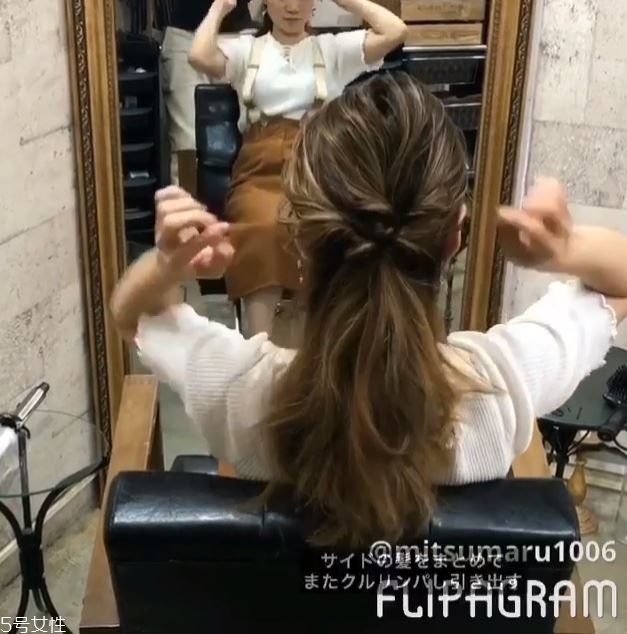 簡單3步優(yōu)雅馬尾編發(fā)教程圖解 簡單3步優(yōu)雅馬尾編發(fā)教程圖解