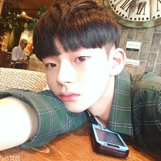 2022男生流行發(fā)型短發(fā)名稱 2022男生最新發(fā)型圖片 2022男生流行發(fā)型短發(fā)名稱 2022男生最新發(fā)型圖片