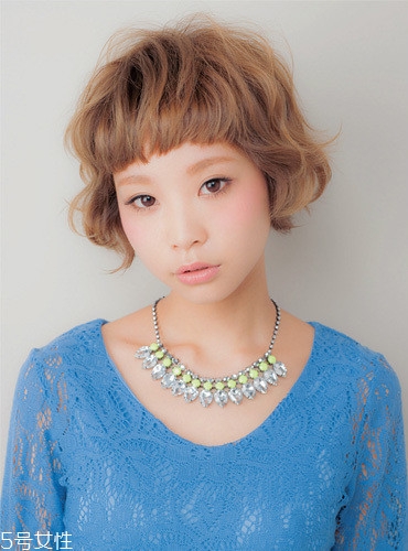 頭發(fā)多的女生適合什么短發(fā) 頭發(fā)多適合發(fā)型 頭發(fā)多的女生適合什么短發(fā) 頭發(fā)多適合發(fā)型
