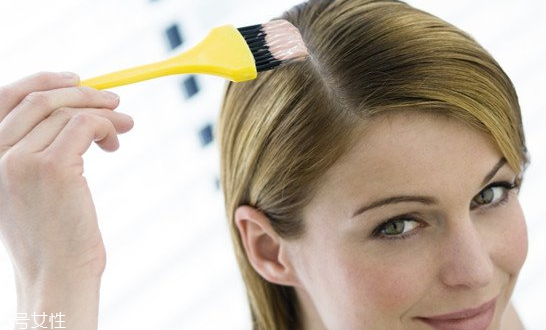 自己在家如何染發(fā) 2018年最火最流行的發(fā)型顏色盤點 自己在家如何染發(fā) 2018年最火最流行的發(fā)型顏色盤點