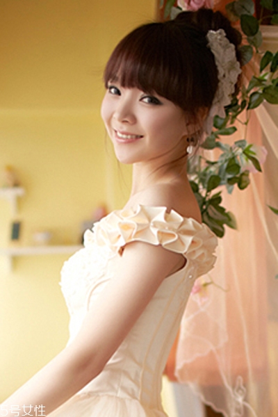 新娘發(fā)型可以可以留劉海嗎 洋氣的新娘發(fā)型 新娘發(fā)型可以可以留劉海嗎 洋氣的新娘發(fā)型