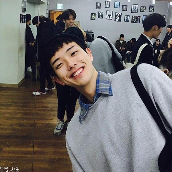 單眼皮男生適合什么發(fā)型 單眼皮男生也可以很帥 單眼皮男生適合什么發(fā)型 單眼皮男生也可以很帥