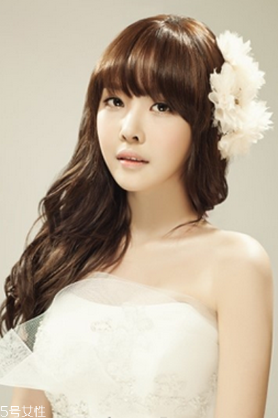 新娘發(fā)型可以可以留劉海嗎 洋氣的新娘發(fā)型 新娘發(fā)型可以可以留劉海嗎 洋氣的新娘發(fā)型