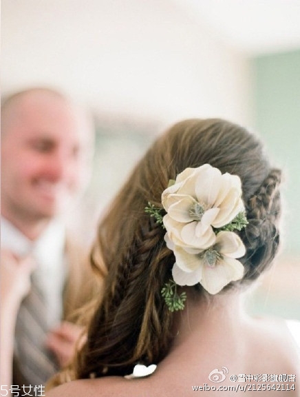 2018新娘發(fā)型新款式圖片及詳細步驟 浪漫的新娘發(fā)型