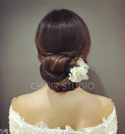 2018新娘發(fā)型新款式圖片及詳細步驟 浪漫的新娘發(fā)型