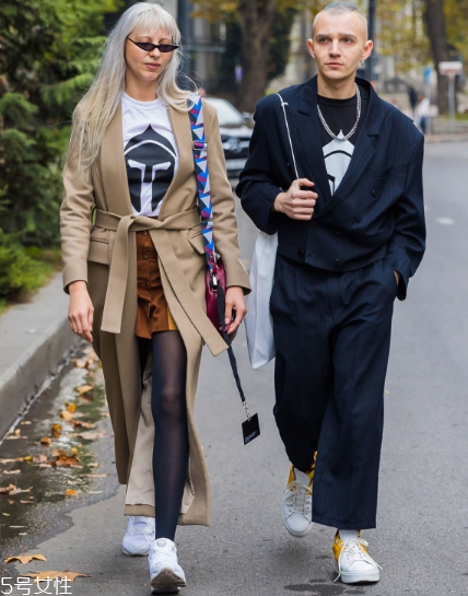 小白鞋沾墨水了怎么辦？小白鞋上的墨水去除方法