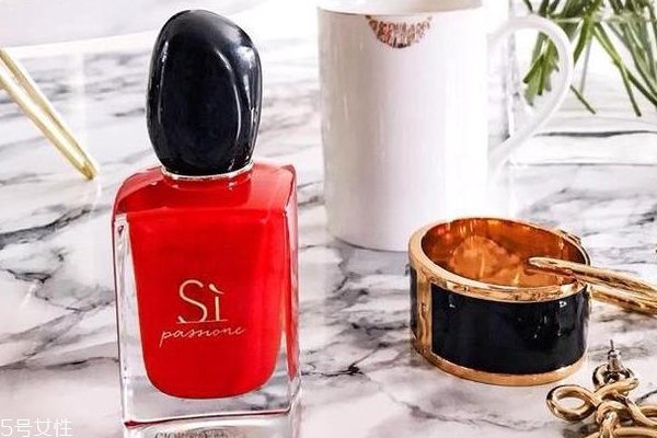 阿瑪尼si紅瓶香水什么味道 阿瑪尼si摯愛紅瓶好聞嗎 阿瑪尼si紅瓶香水什么味道 阿瑪尼si摯愛紅瓶好聞嗎