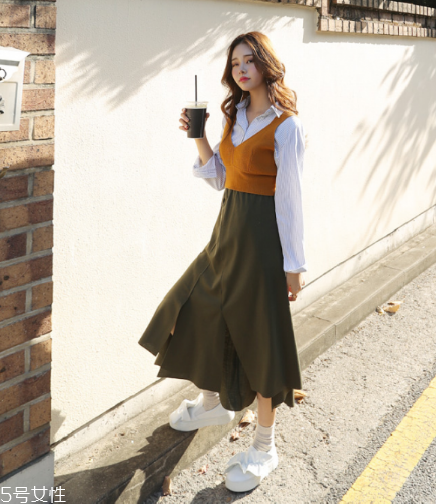 小白鞋蹭出黑條怎么辦？小白鞋黑印清洗方法