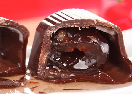 酒心巧克力熱量 酒心巧克力怎么吃不胖 酒心巧克力熱量 酒心巧克力怎么吃不胖