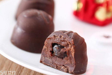 酒心巧克力小孩能吃嗎 酒心巧克力哪些人不能吃 酒心巧克力小孩能吃嗎 酒心巧克力哪些人不能吃