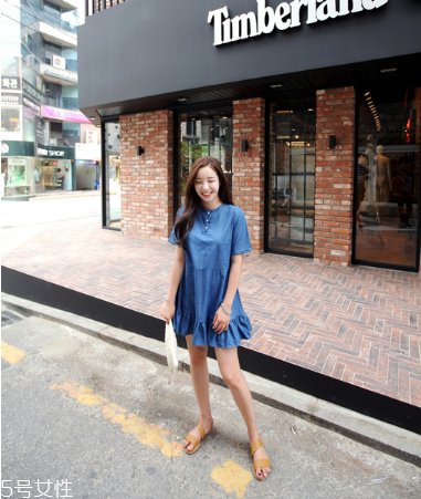 牛仔連衣裙配什么鞋？牛仔連衣裙搭配鞋子圖片