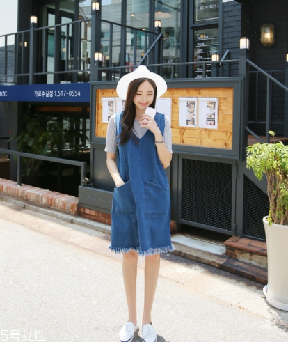 牛仔連衣裙配什么鞋？牛仔連衣裙搭配鞋子圖片