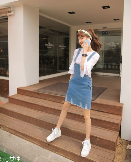 牛仔連衣裙配什么鞋？牛仔連衣裙搭配鞋子圖片