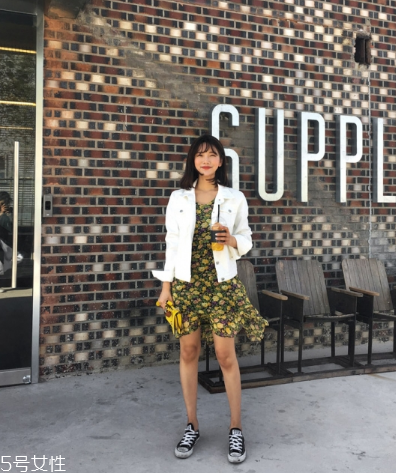 碎花連衣裙配什么外套？碎花連衣裙搭配外套圖片