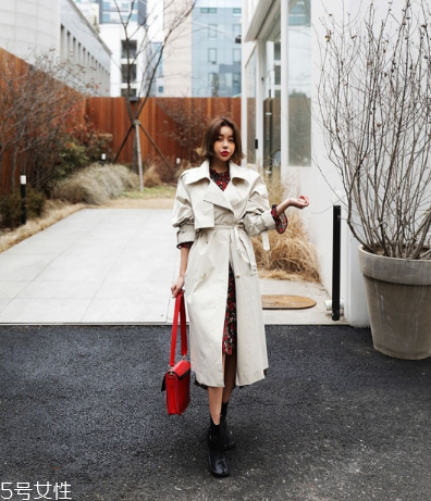 碎花連衣裙配什么外套？碎花連衣裙搭配外套圖片