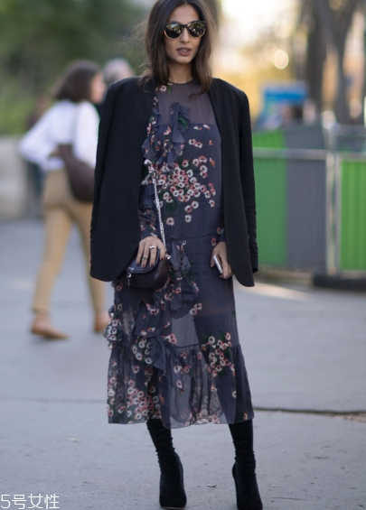 碎花連衣裙配什么外套？碎花連衣裙搭配外套圖片