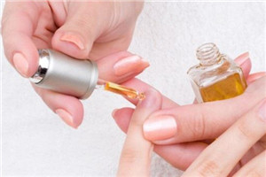 指甲油怎么干的快 怎么才能讓指甲油快干 指甲油怎么干的快 怎么才能讓指甲油快干