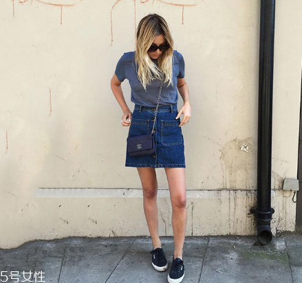 直筒身材女生怎么搭配？直筒身材女生搭配技巧