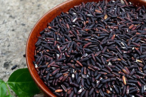 血糯米的功效與作用 吃血糯米的好處 血糯米的功效與作用 吃血糯米的好處