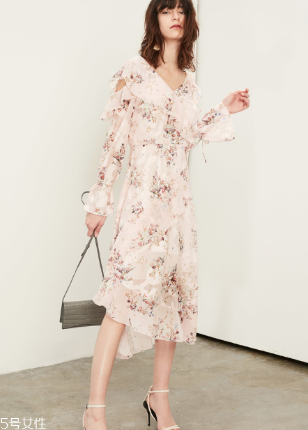 連衣裙如何穿更有氣質(zhì)？連衣裙穿搭推薦