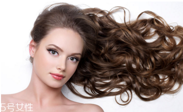 卷發(fā)能用梳子梳嗎 卷發(fā)的打理方法 卷發(fā)能用梳子梳嗎 卷發(fā)的打理方法