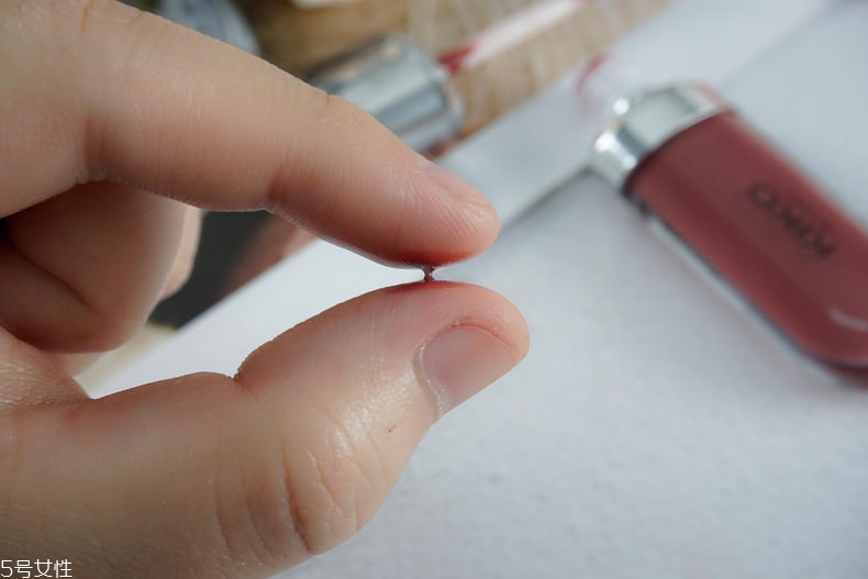 kiko3d唇釉成膜嗎 kiko3D唇釉容易掉色嗎 kiko3d唇釉成膜嗎 kiko3D唇釉容易掉色嗎