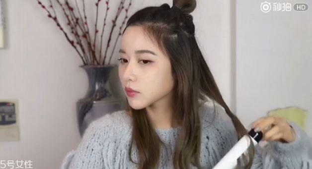 蓬松微曲卷發(fā)教程 微卷發(fā)型女中長發(fā)圖片 蓬松微曲卷發(fā)教程 微卷發(fā)型女中長發(fā)圖片