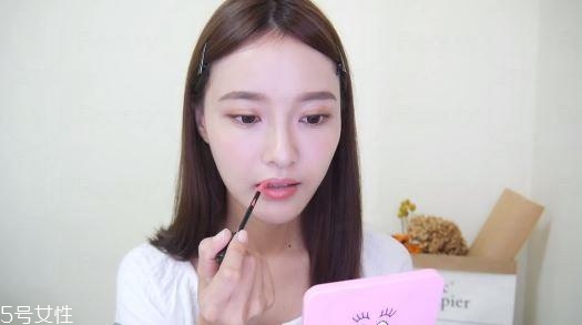 怎樣畫自然妝容 韓國自然妝容畫法步驟 怎樣畫自然妝容 韓國自然妝容畫法步驟