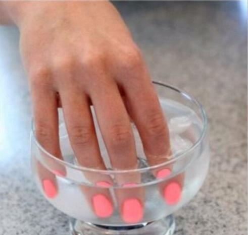 指甲油怎么干的快 怎么才能讓指甲油快干 指甲油怎么干的快 怎么才能讓指甲油快干