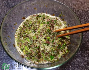 香椿炒雞蛋不能和什么同吃？香椿炒雞蛋什么人不能吃？