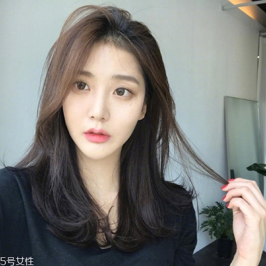 如何根據(jù)膚色挑選發(fā)色 自然低調(diào)發(fā)色推薦 如何根據(jù)膚色挑選發(fā)色 自然低調(diào)發(fā)色推薦