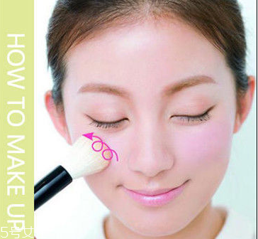 植村秀小燈泡粉餅怎么樣 植村秀小燈泡粉餅使用效果 植村秀小燈泡粉餅怎么樣 植村秀小燈泡粉餅使用效果