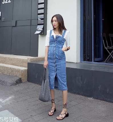 牛仔連衣裙里面穿什么？牛仔連衣裙內(nèi)搭圖片