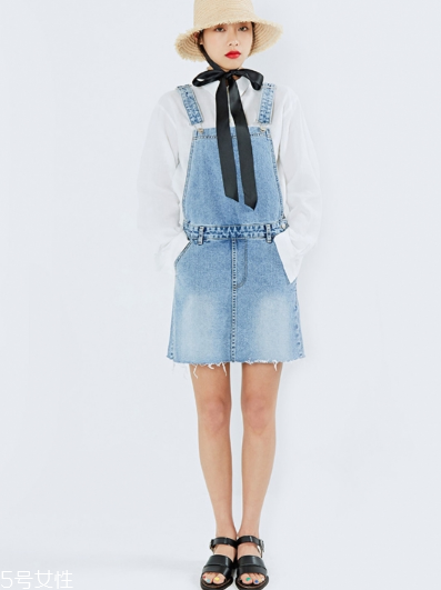 牛仔連衣裙里面穿什么？牛仔連衣裙內(nèi)搭圖片