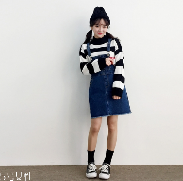 牛仔連衣裙里面穿什么？牛仔連衣裙內(nèi)搭圖片