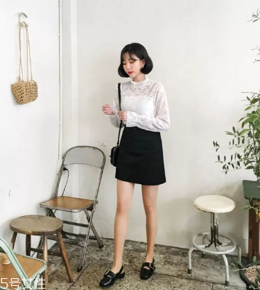 黑色半身裙怎么搭配？黑色半身裙搭配技巧