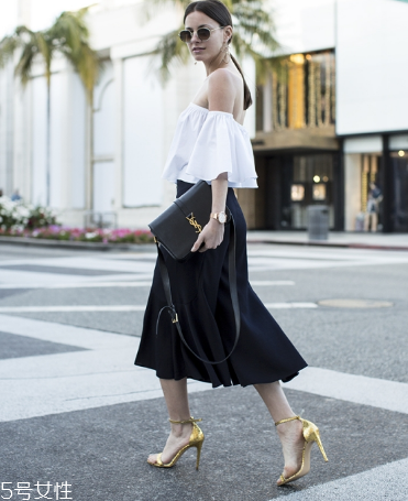 黑色半身裙怎么搭配？黑色半身裙搭配技巧