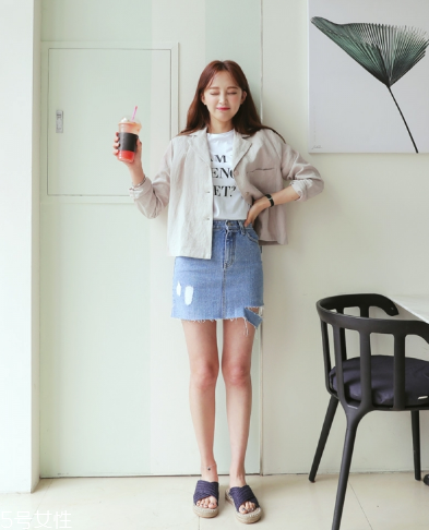 高腰短裙怎么搭配上衣？高腰短裙搭配上衣圖片
