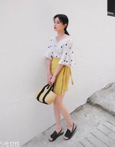 高腰短裙怎么搭配上衣？高腰短裙搭配上衣圖片